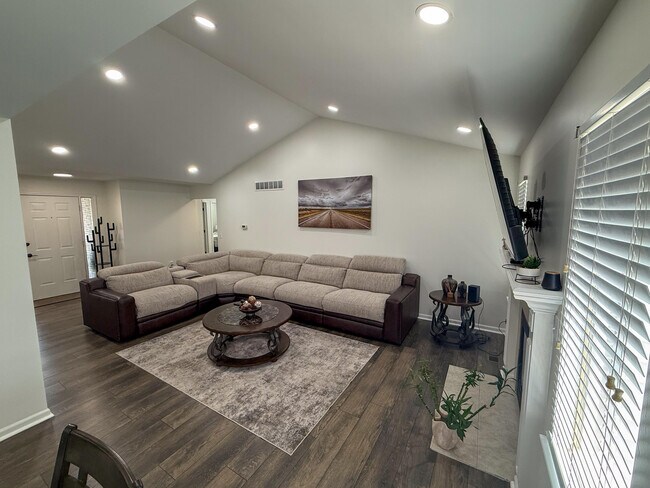 Building Photo - 38619 Watson Cir