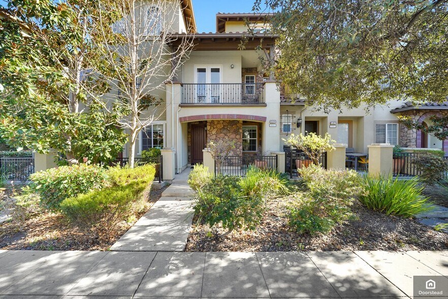 Primary Photo - 584 De Guigne Dr