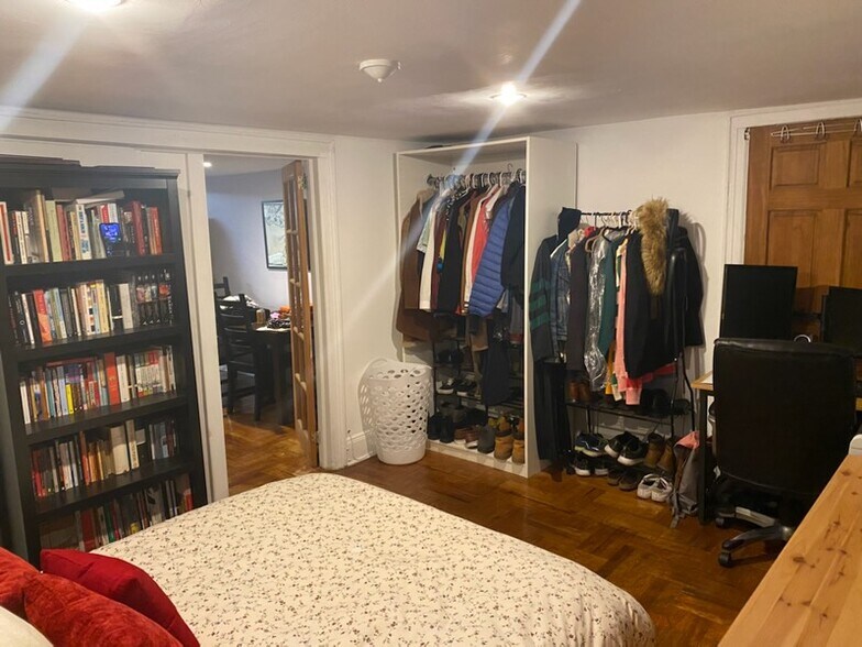 Bedroom - 587 Lorimer St