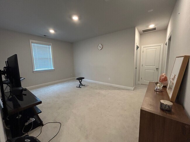 Building Photo - 413 Kinross Ln