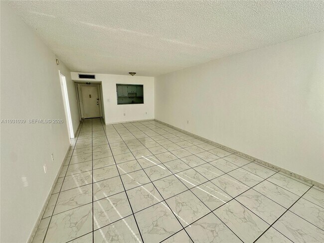 Building Photo - 1200 NE Miami Gardens Dr