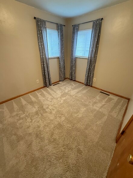 Building Photo - 906 19th St