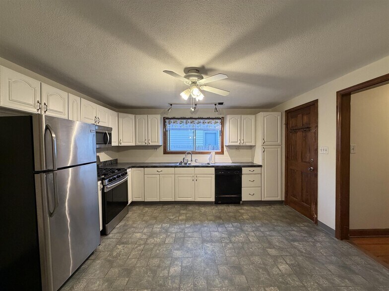 Building Photo - 45 Prescott St