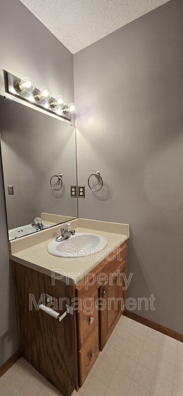 Building Photo - 606 Diamond Point Pl