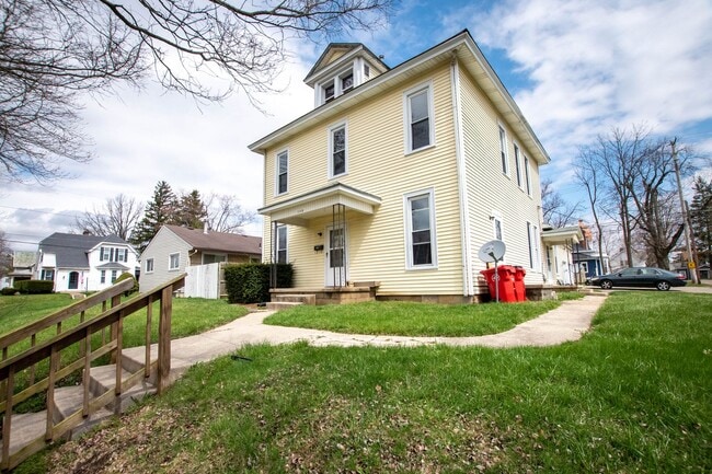 Building Photo - 138 N Madison Rd