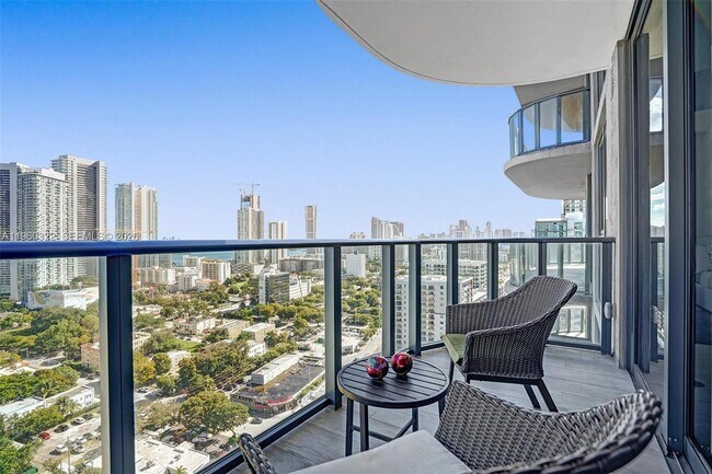 Building Photo - 121 NE 34th St