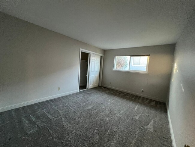 Building Photo - 515 Ash St