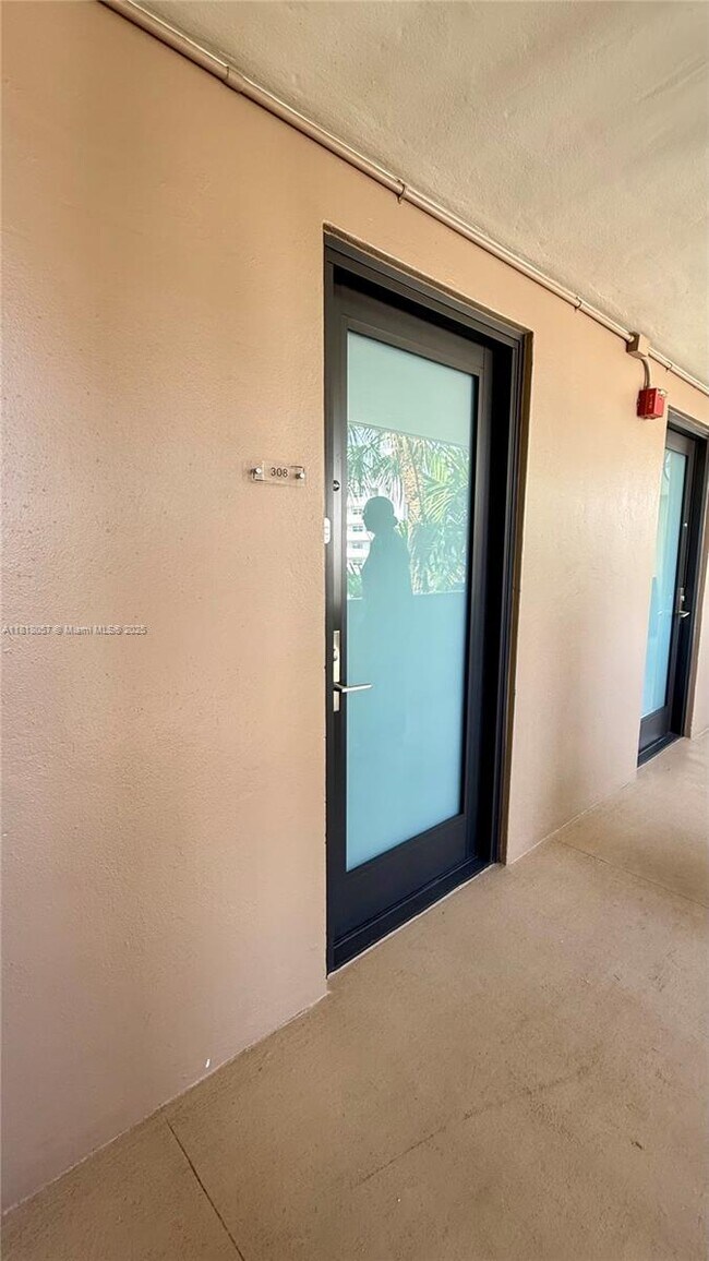Building Photo - 301 Golden Isles Dr