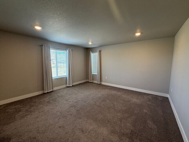Building Photo - 5 Bed 3 Bath Home in Meridian Ranch!!!