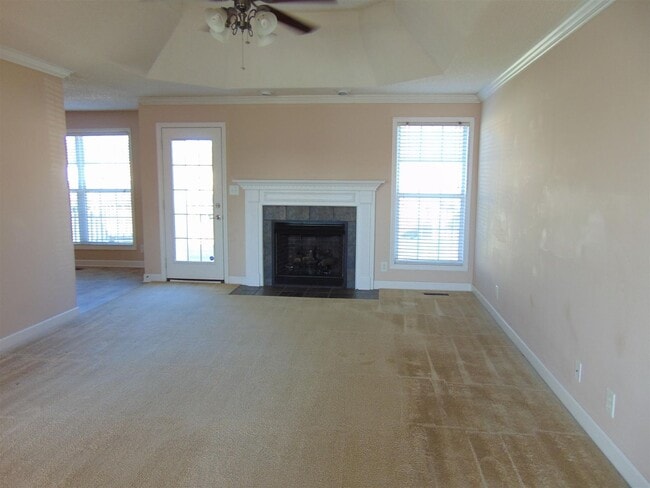 Building Photo - 3 Bedroom 2 Bathroom Home!