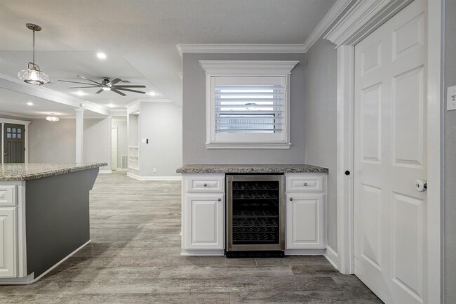 Building Photo - 1614 Droxford Dr