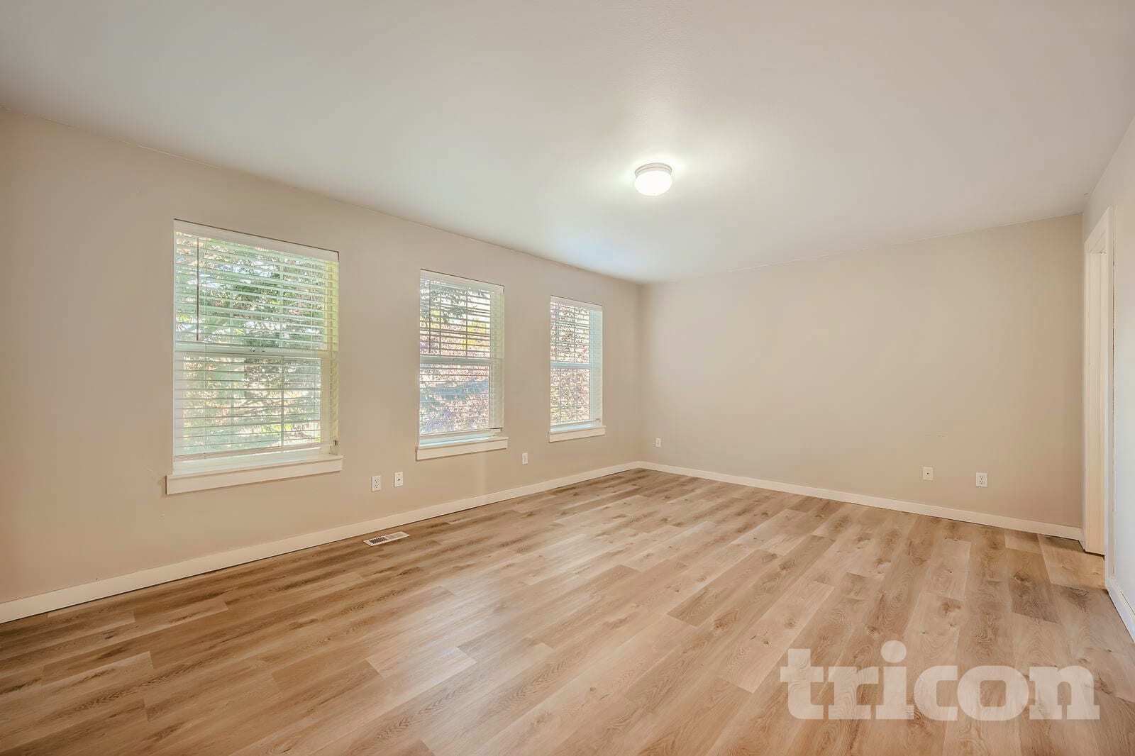 Building Photo - 1222 193rd St E