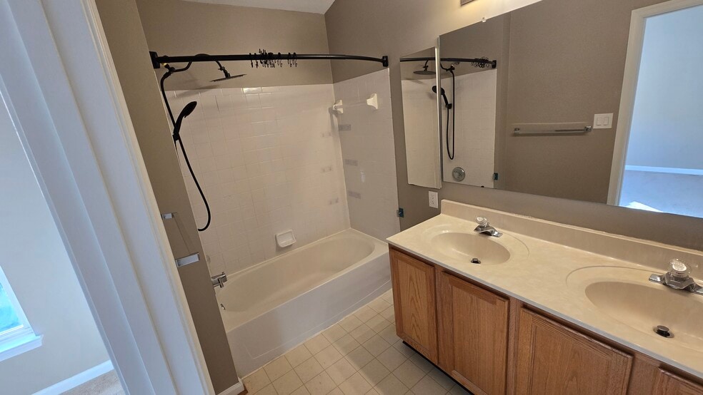 Master bath - 9443 Birchwood Ln