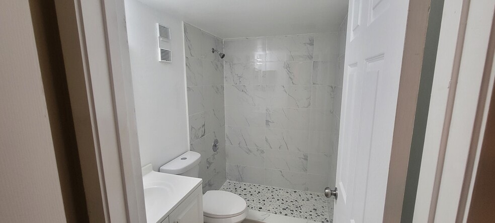 MASTER BATHROOM - 180 Magnolia Woods Ct