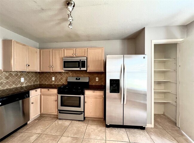 Building Photo - 21235 Bending Green Way