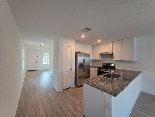 Building Photo - SINGLE FAMILY HOME FOR RENT