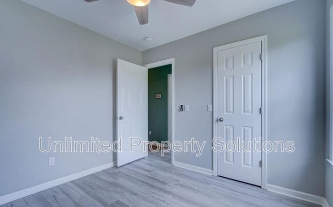 Building Photo - 7518 Whitney Dr