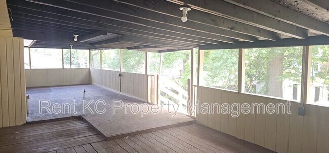 Building Photo - 809 NE 74th St