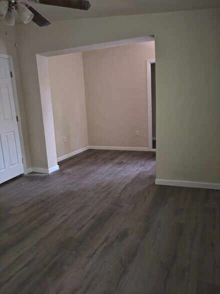 Room 3 - 1536 E 8th St