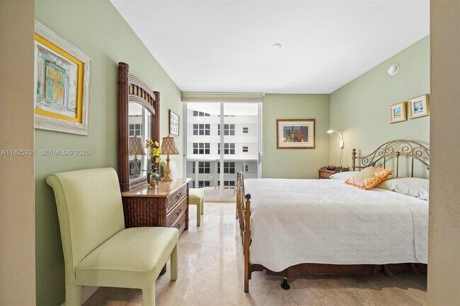 Building Photo - 4775 Collins Ave