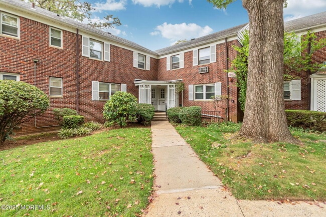 Building Photo - 32 Manor Dr