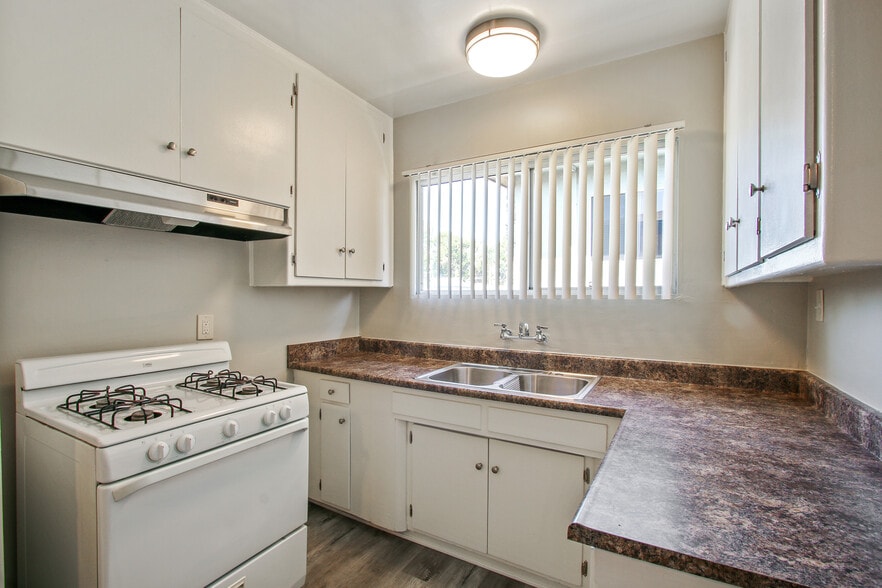 Building Photo - 4520 Hazeltine Ave