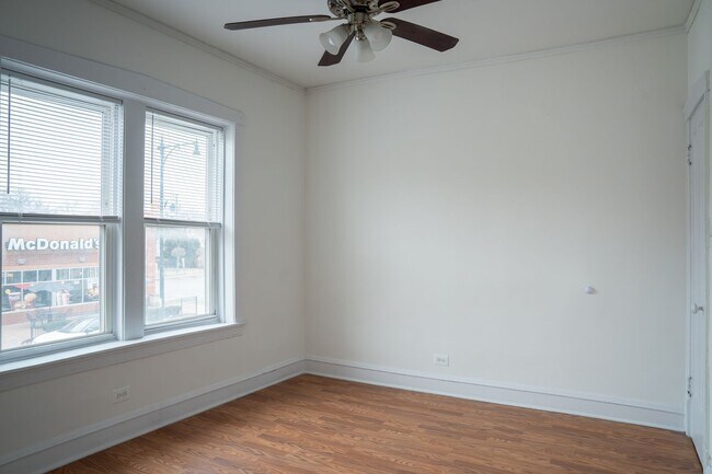 Building Photo - Albany Park - 1 Bed / 1 Bath - Dog Friendly