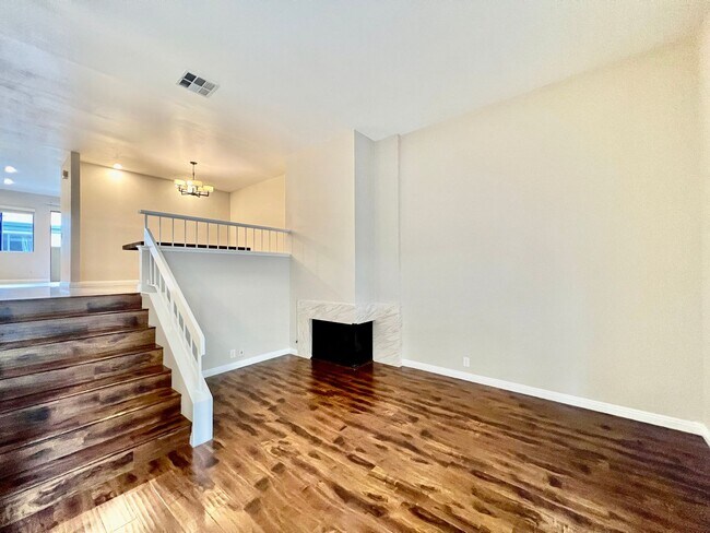 Building Photo - Beautiful 3B/2.5BA W/ Attached 2 Car Garage & W/D in La Jolla!