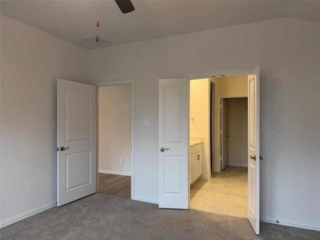 Building Photo - 716 Edgehurst Dr