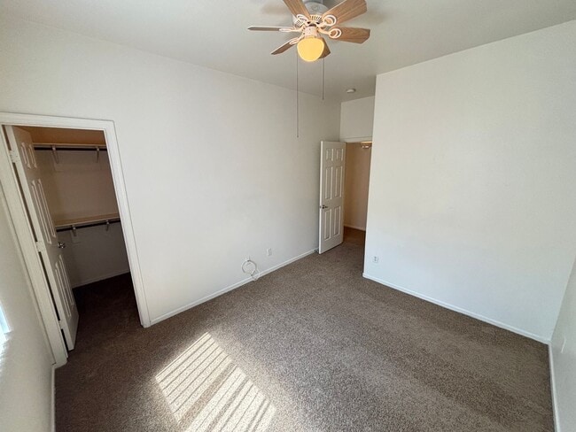 Building Photo - Beautiful 3Bed/2Bath Single Story Home loc...