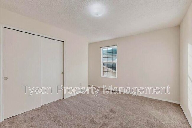 Building Photo - 8001 Vinemont Pl NW