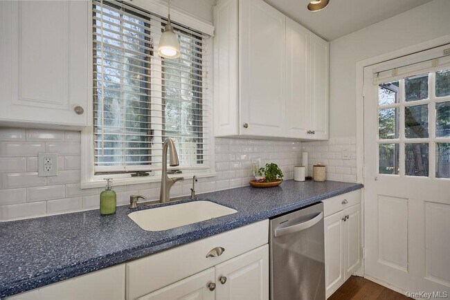 Building Photo - 4 Glenwolde Park