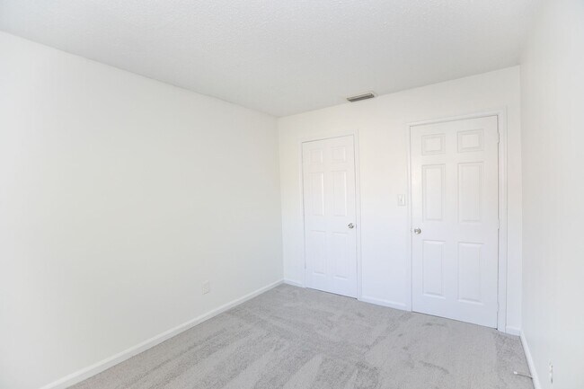 Building Photo - "Charming Kempsville Lake Townhome – Great Amenities & Location!"