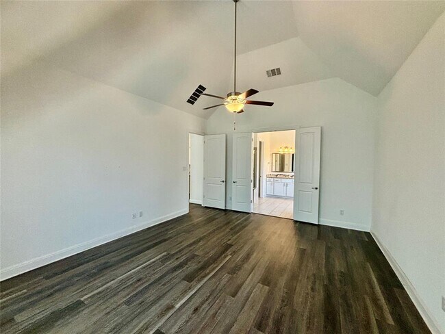Building Photo - 808 Clear Spring Ln