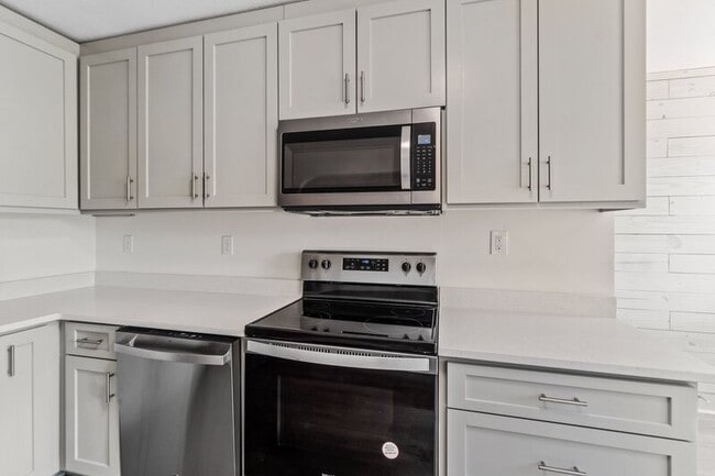 Building Photo - 316 24th St