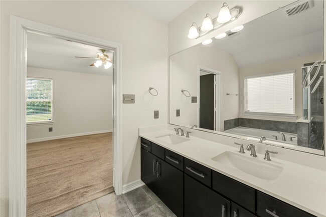 Building Photo - 10919 Walts Run Ln