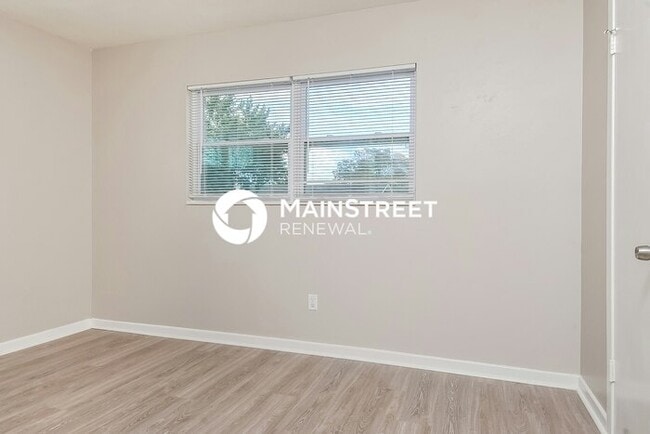 Building Photo - 4 Bedroom Pet-Friendly Home in Winter Haven, FL with Main Street Renewal
