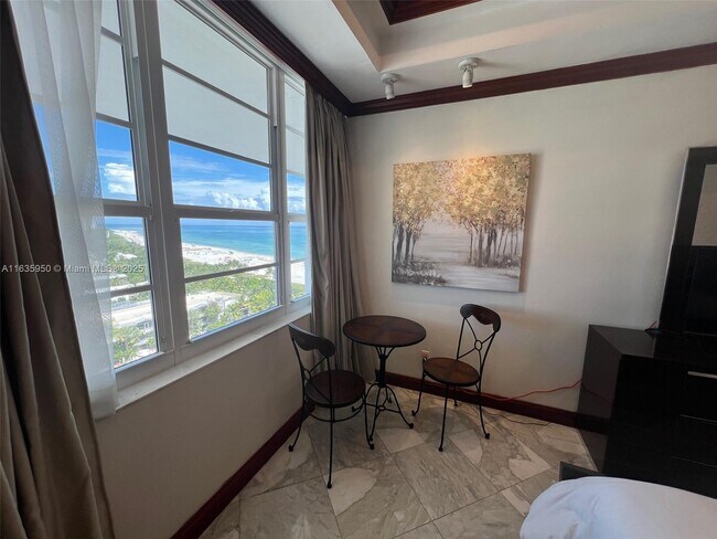 Building Photo - 100 Lincoln Rd