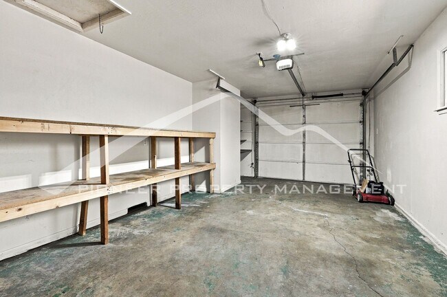 Building Photo - 1150 Lincoln St