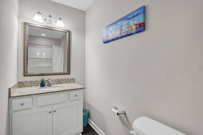 Building Photo - Spacious 5-Bedroom, 3-Bath Home with Modern Features in Elgin!