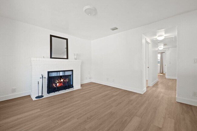 Building Photo - Spacious 1 Bed / 1 Bath Apartment Near Downtown Miami