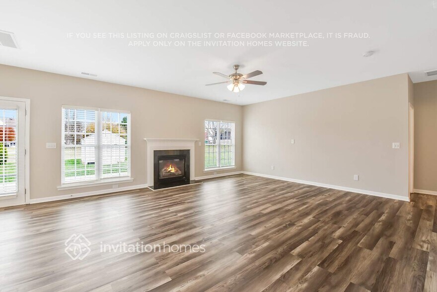Building Photo - 11010 Amherst Glen Dr