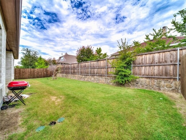 Primary Photo - 401 Lake Cove Dr