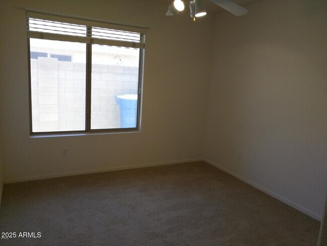 Building Photo - 1924 W Mockingbird Dr