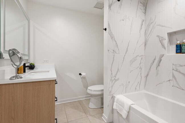 Building Photo - 365 N Halsted St