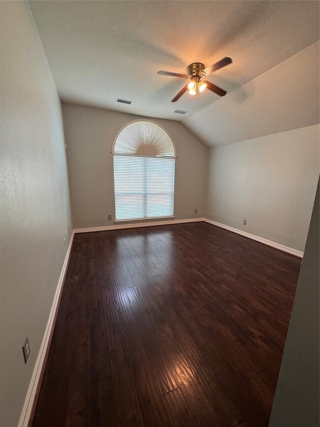 Building Photo - 14614 Vaughnville Dr