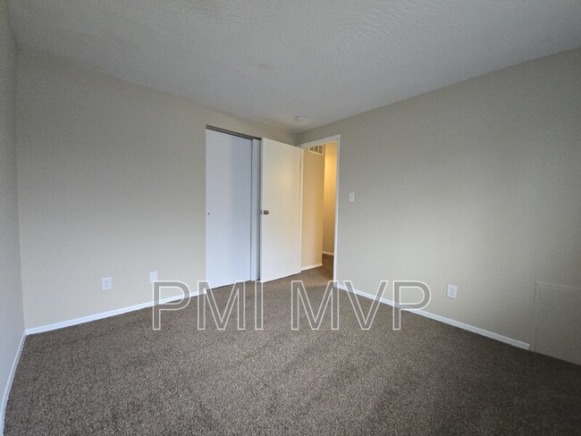 Building Photo - 7276 Broadwyn Dr