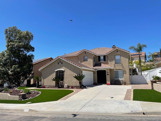 Building Photo - Gorgeous 4 Bedroom Santa Fe Hills Home With a Pool!