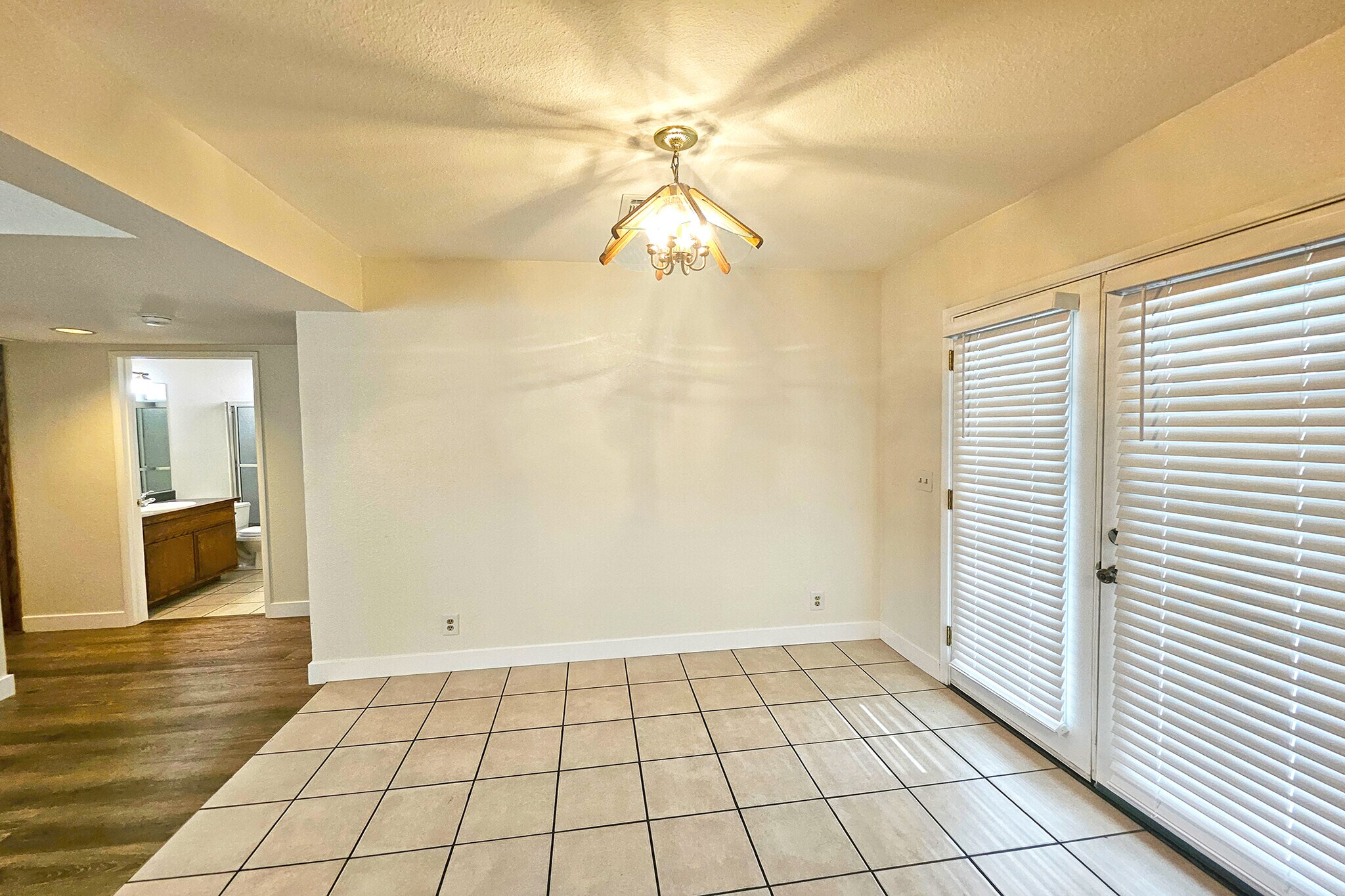 Building Photo - 7556 Thousand Oaks Dr