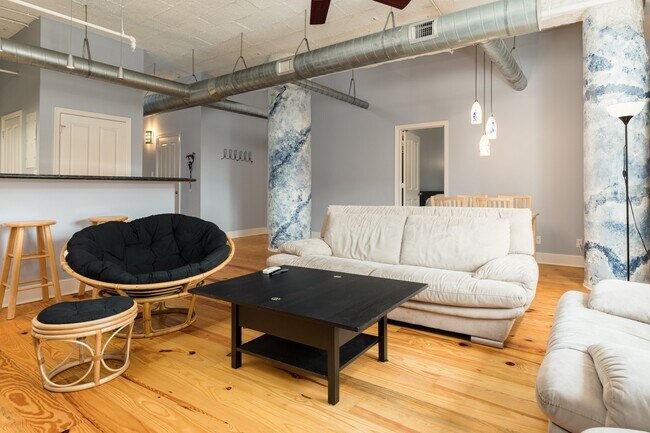 Building Photo - 104 Moody Ave